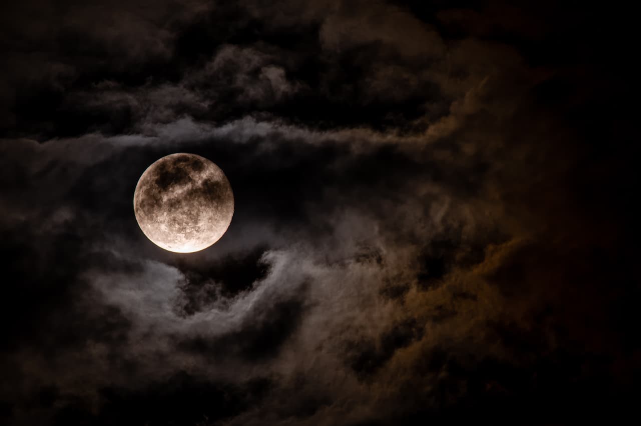 Horóscopos 12 de septiembre: ¿Cómo afecta la luna llena a tu signo?