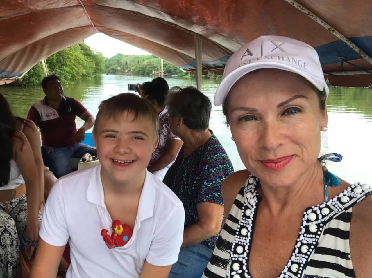 Leticia Calderón comparte video de su hijo Luciano lavando y él reacciona: ‘Esto es humillante’