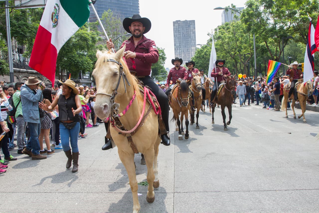 Con todo y caballo