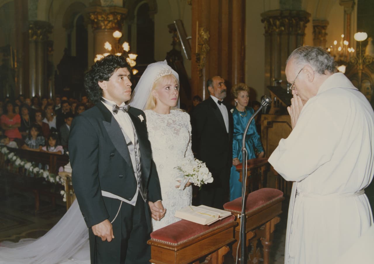 La única vez que se casó fue en 1989 con Claudia Villafañe. Habían sido novios por un largo tiempo y tenían ya dos hijas en común cuando decidieron llegar al altar.