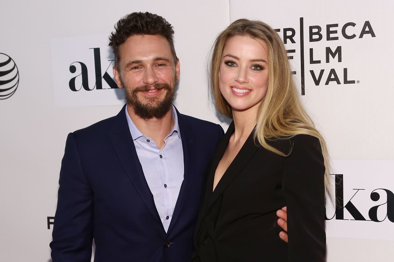 Pero mientras eso pasa, Johnny ha usado varios ases bajo la manga, hace unos días dio a conocer un video del 22 de mayo del 2016 donde se ve a Amber con James Franco en el elevador del edificio de su casa con Depp, un día después de que supuestamente Depp hubiera destruido el departamento. Amber dijo que Franco había ido a verla porque estaba preocupado por ella. Depp afirma que Amber sostuvo una relación con Franco cuando aún estaba casada con él.