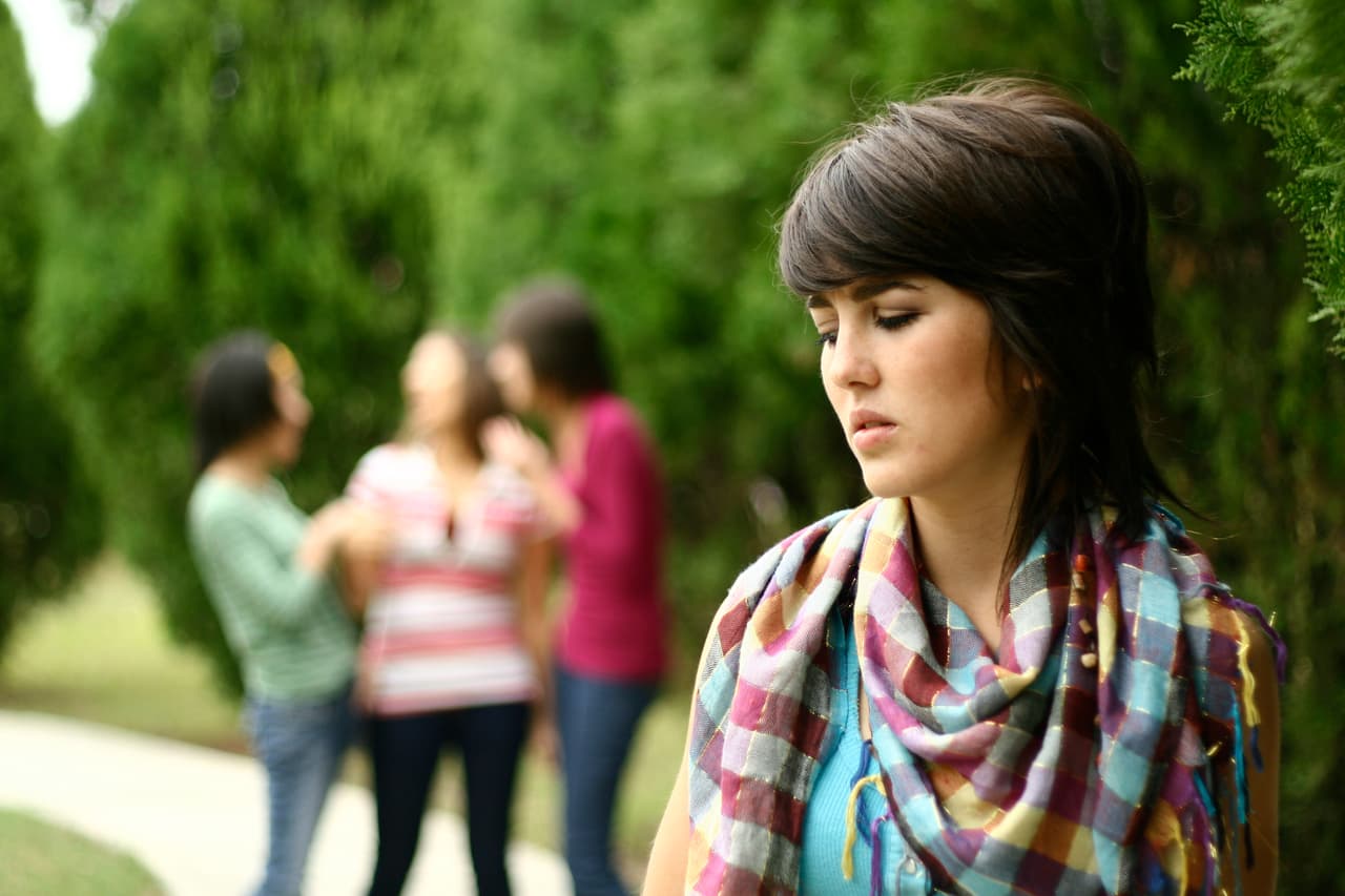Girl sad, with no friends.