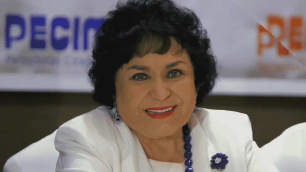 Los restos de Carmelita Salinas ya descansan al lado de los de su hijo