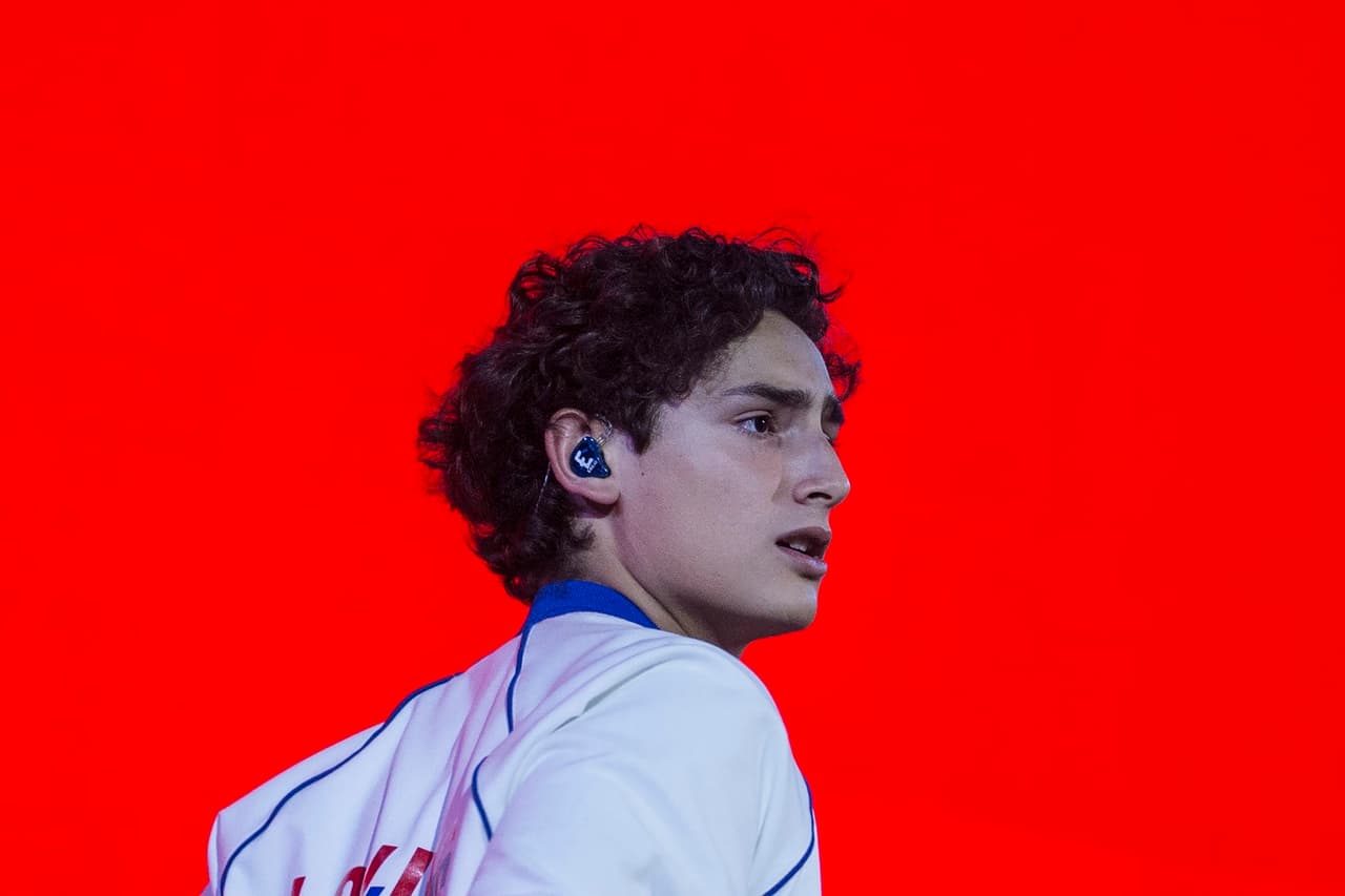 Emilio Osorio pone a bailar a sus fans con su nueva canción, 'La Playita'