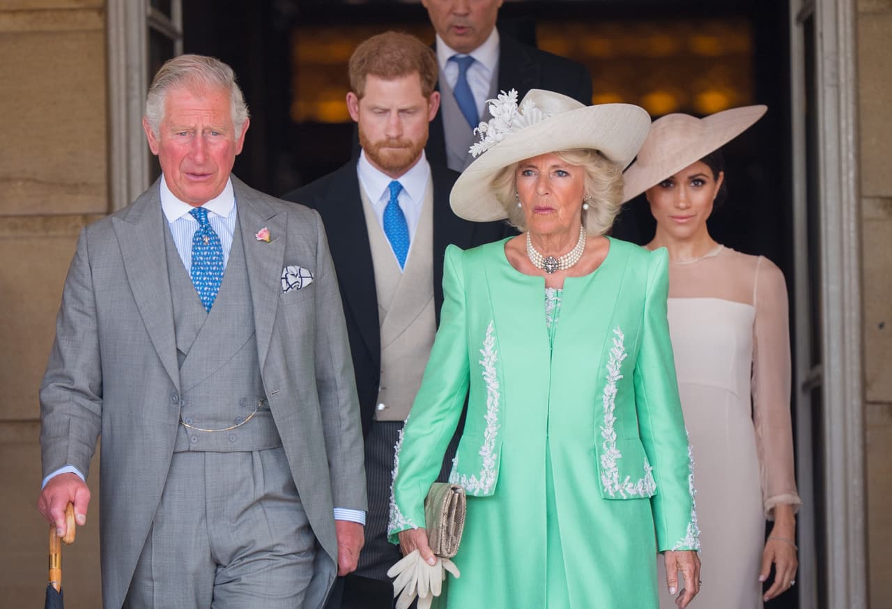 El 
<b>Palacio de Buckingham</b>, dio a conocer que tras presentar varios síntomas el 
<b>príncipe Carlos</b> de Inglaterra 
<b>dio positivo a <a href="https://www.lasestrellas.tv/espectaculos-1/famosos-1/danna-garcia-estado-salud-coronavirus-hermana">coronavirus</a> </b>.