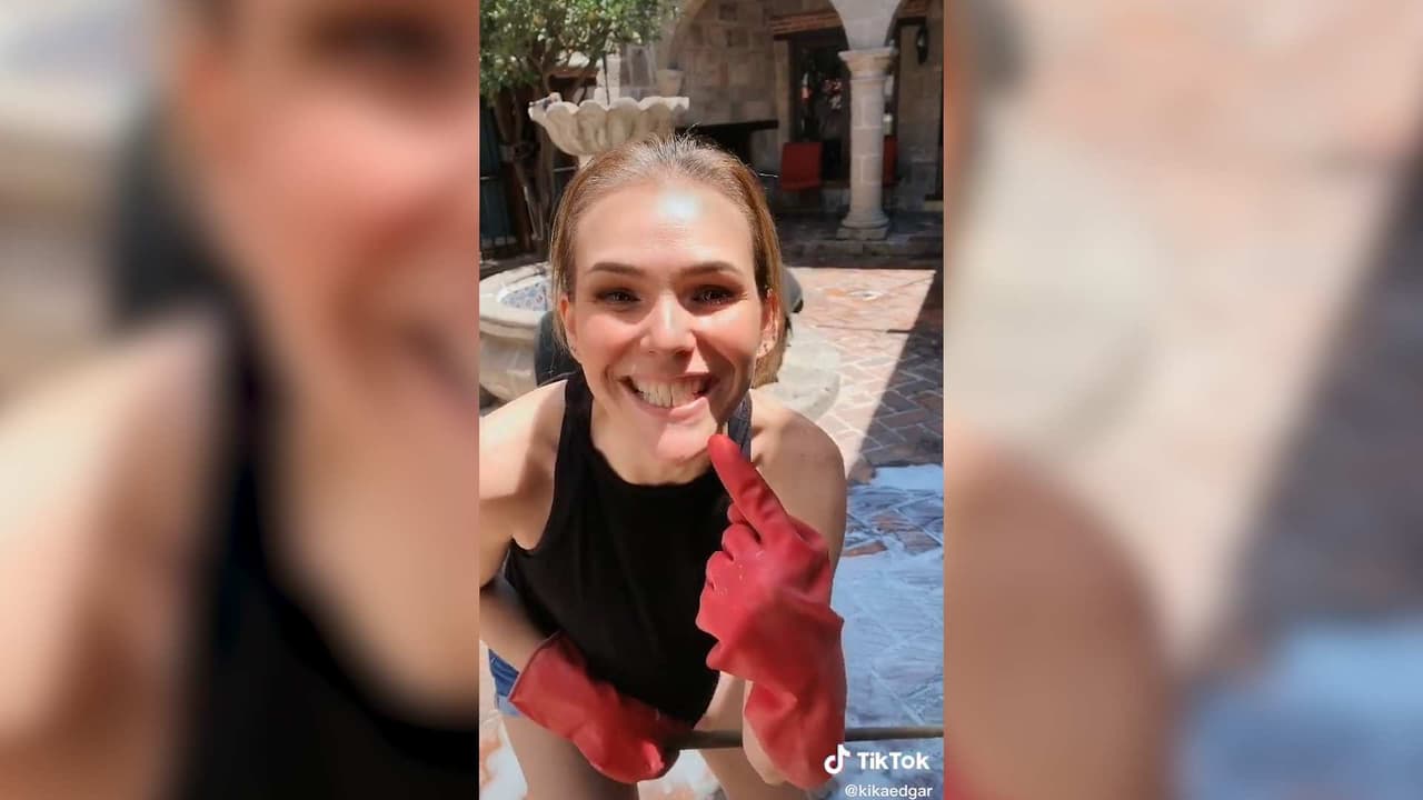 Al estilo de Bárbara de Regil, Kika Edgar hace ejercicio ¡lavando su patio!
