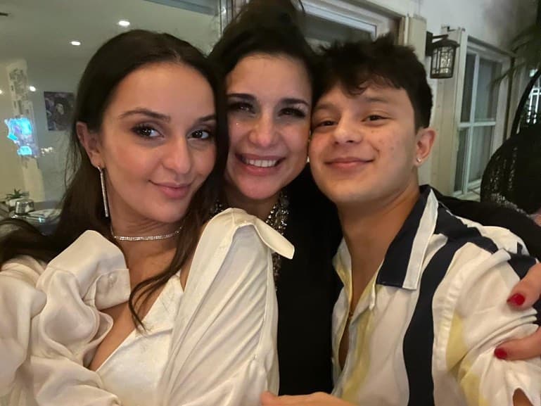 Karina presume orgullosa el final de la transición de género de su hijo