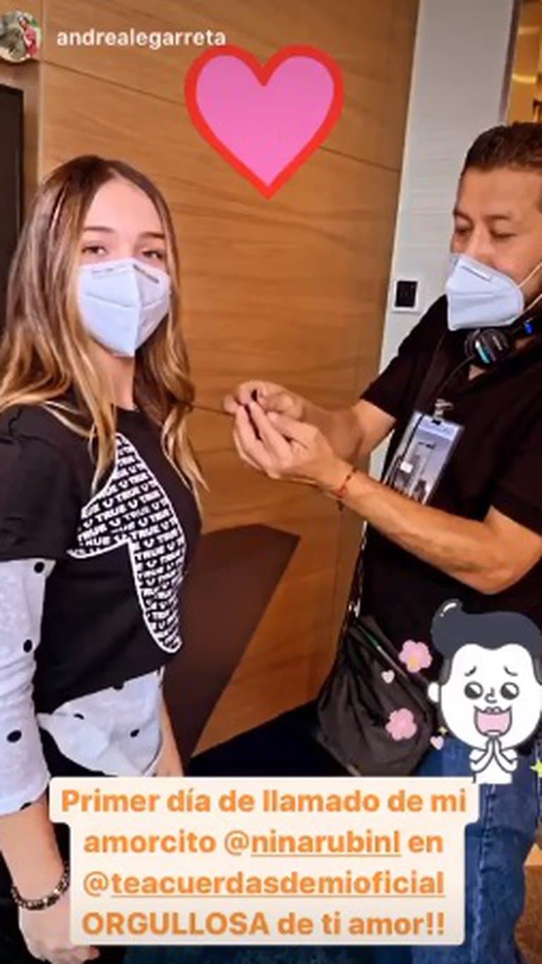 Nina Rubín estará viviendo situaciones que tampoco ha experimentado en la vida real, como el hecho de vivir su primer romance y dar su primer beso. 
<br>