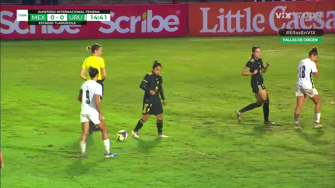 ¿Qué le pasó a la cancha? Cayó una tormenta y apenas se puede jugar