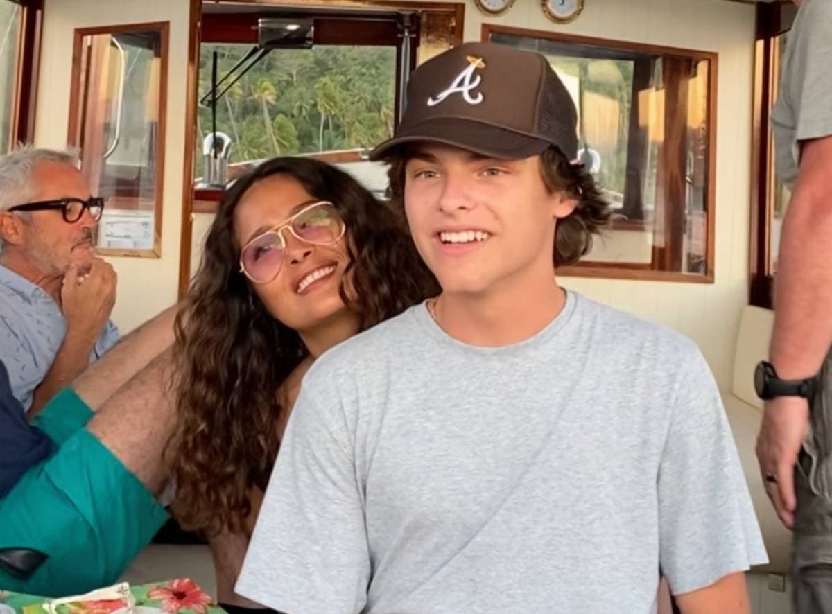 Él es Augustin, el hijastro de Salma Hayek de 16 años