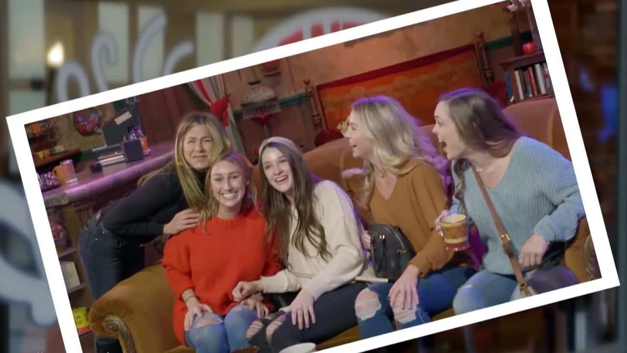 Así sorprendió Jennifer Aniston a sus fanáticos en el set de Central Perk