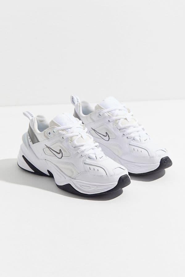 Tenis estilo chunky de Nike.