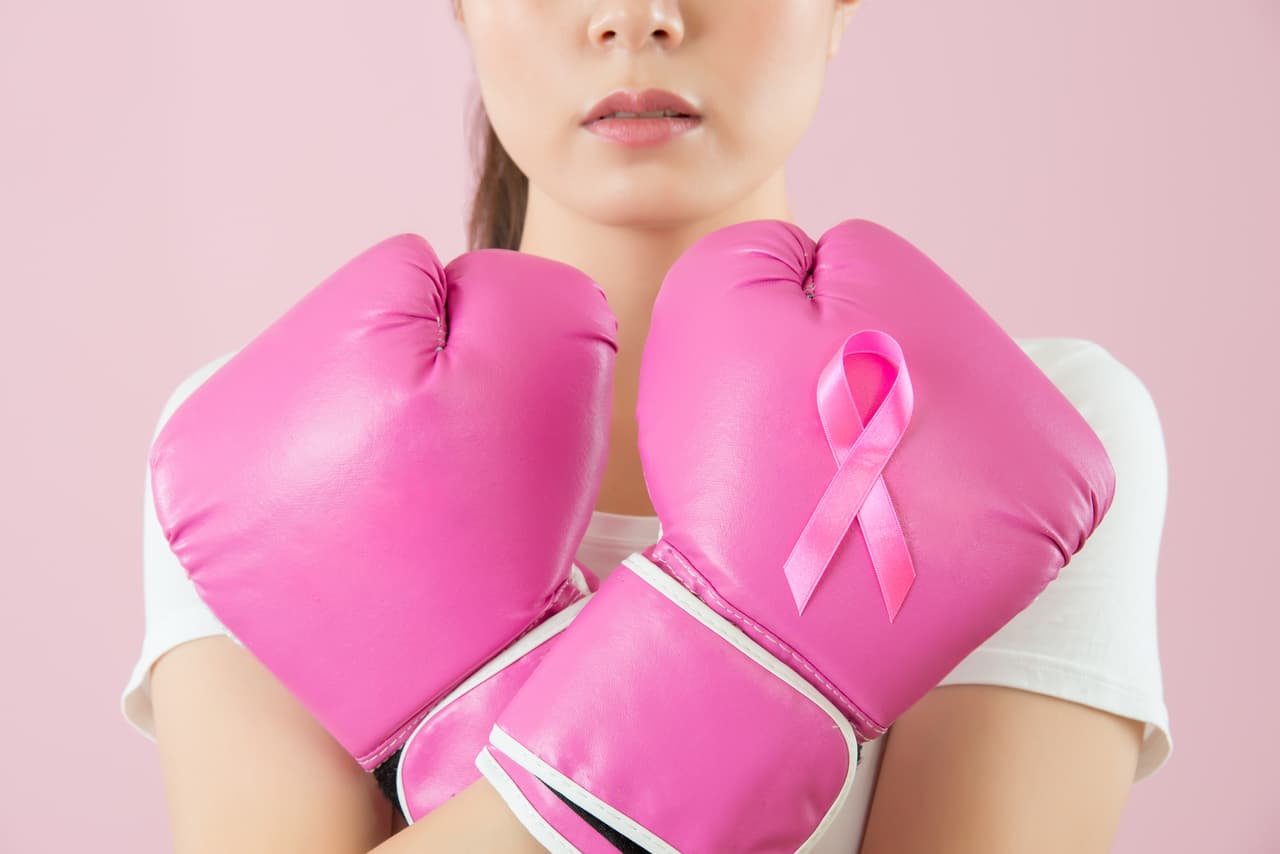 De acuerdo con el Instituto Mexicano del Seguro Social, estas son algunas medidas que reducen el riesgo de sufrir cáncer de mama. ¡Checa la galería!