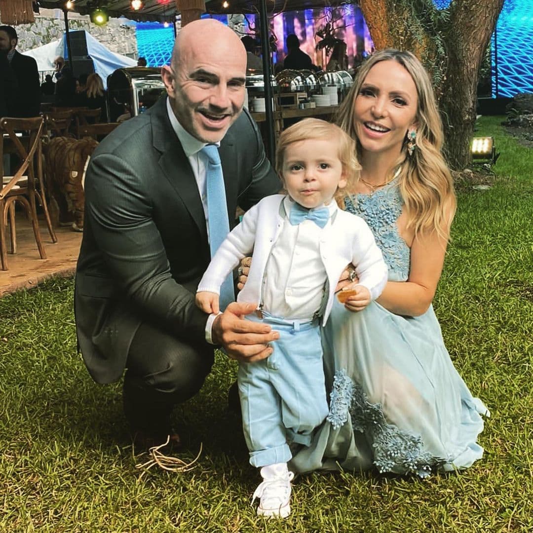 Érika Zaba celebró el bautizo de su hijo Emiliano; de los OV7 sólo M’Balia la acompañó