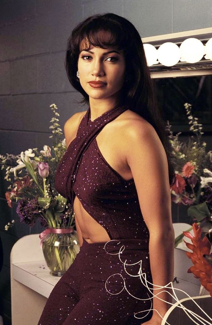 Tras participar en diversas series y películas, su gran oportunidad llegó en 1997 tras ser elegida para protagonizar la película ‘Selena’, la cual relató el ascenso a la fama y la muerte de Selena Quintanilla, también conocida como ‘la reina del tex-mex’.