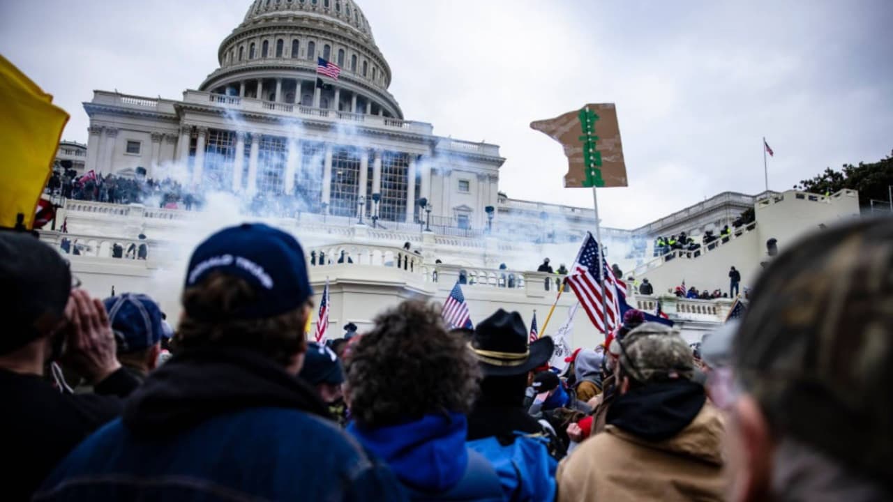Conmemoran a las víctimas del asalto al Capitolio en su quinto aniversario: las noticias del día