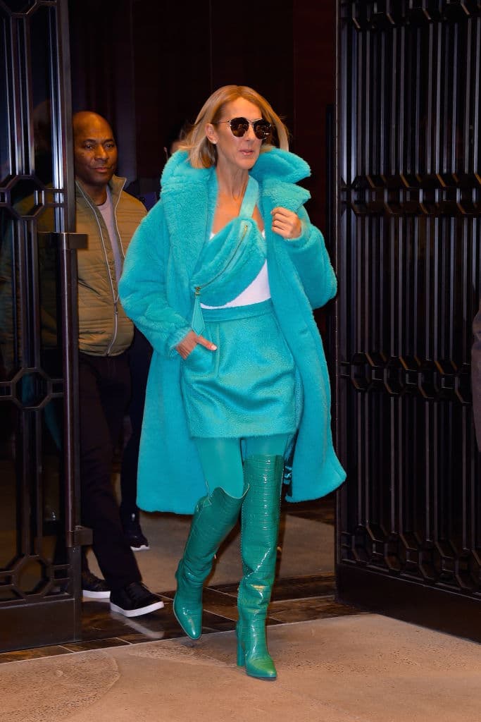 El estilo monocromático sigue siendo no solo la tendencia más buscada sino también más divertida y Celine Dion se apoderó de dicho estilo con un outfit de Max Mara.