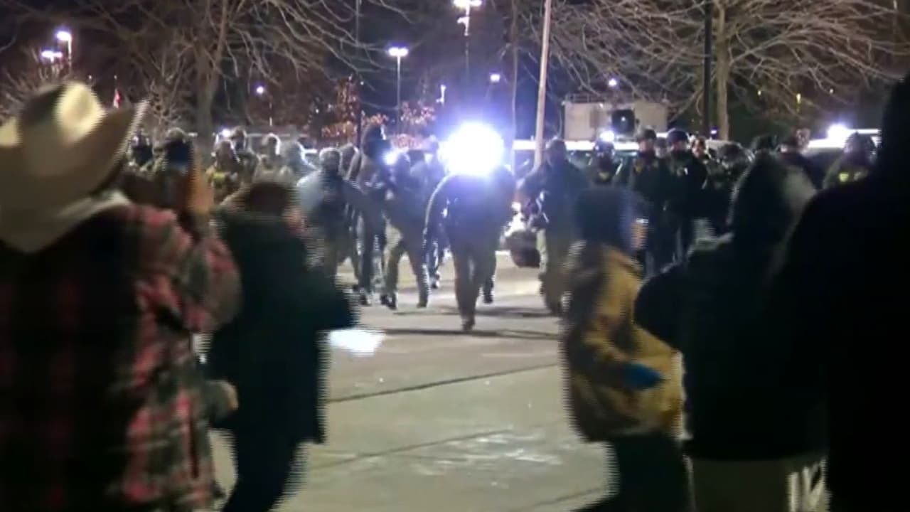 Citan a funcionarios de Minnesota y Mineápolis por investigaciones sobre operativos migratorios