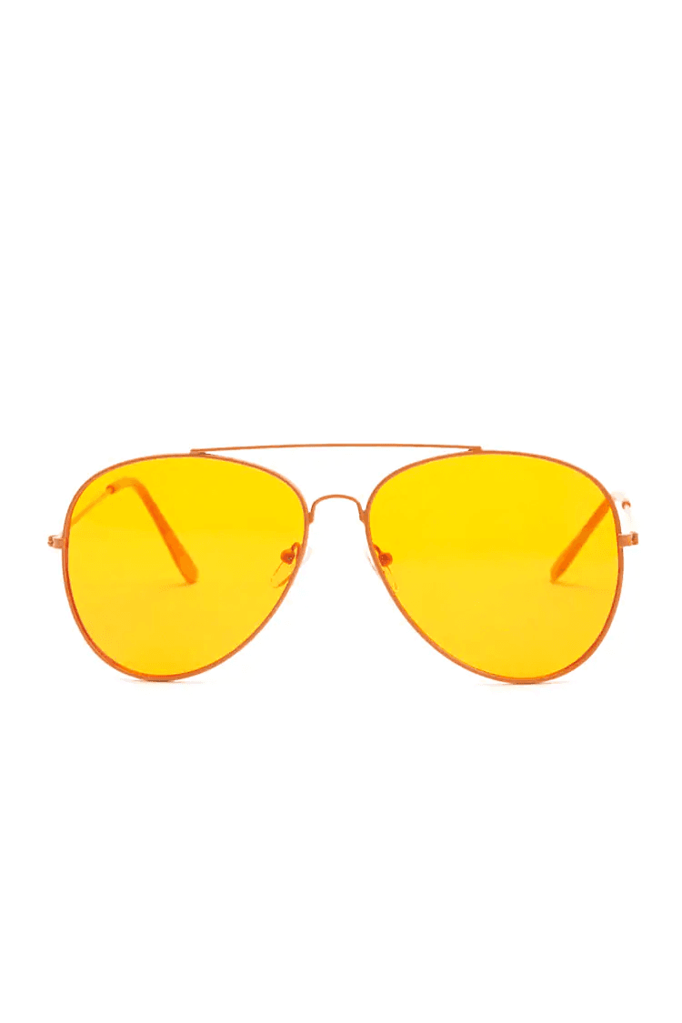 Para este caso, no hay mejor clase de lentes para este tipo de rostro que los de estilo aviador.