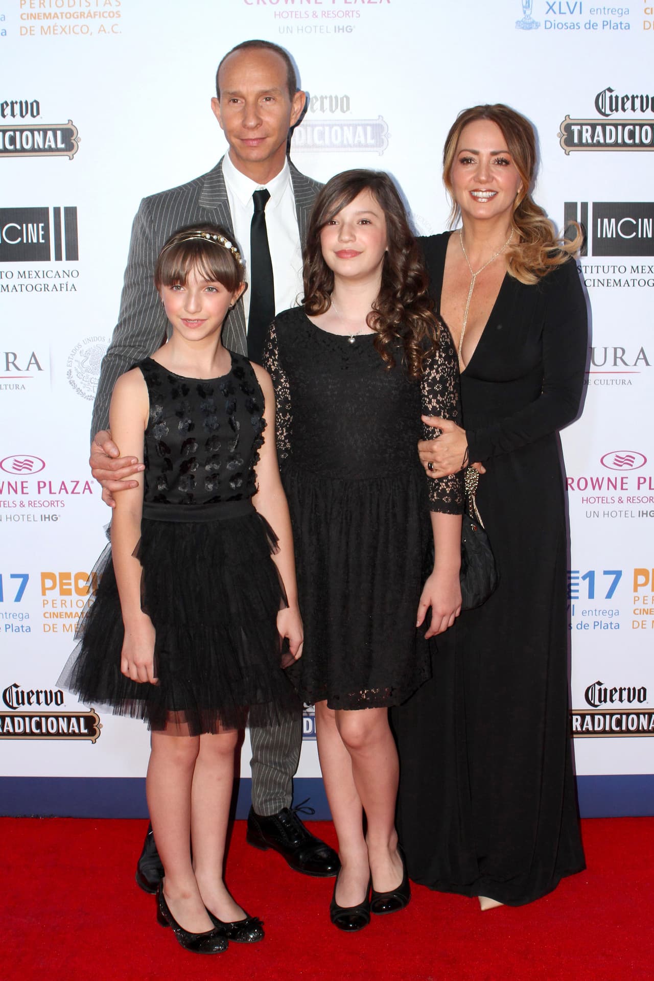 En agosto pasado, Andrea reconoció que su matrimonio ha pasado por diferentes etapas y que no considera que tenga la familia perfecta, además hizo frente a los rumores de divorcio con Erik Rubín.
