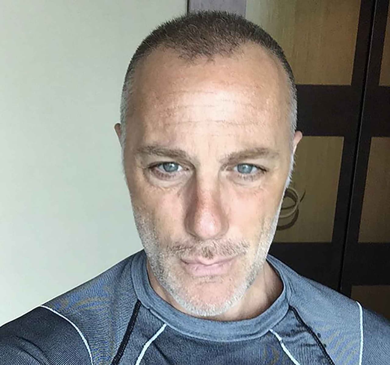 Sin embargo, el empresario no siempre tuvo el gran estilo que ahora conocemos, antes era un poco más serio en cuanto a su aspecto. Si no hubiera sido por su transformación, Gianluca no sería tan famoso como es hoy en día.