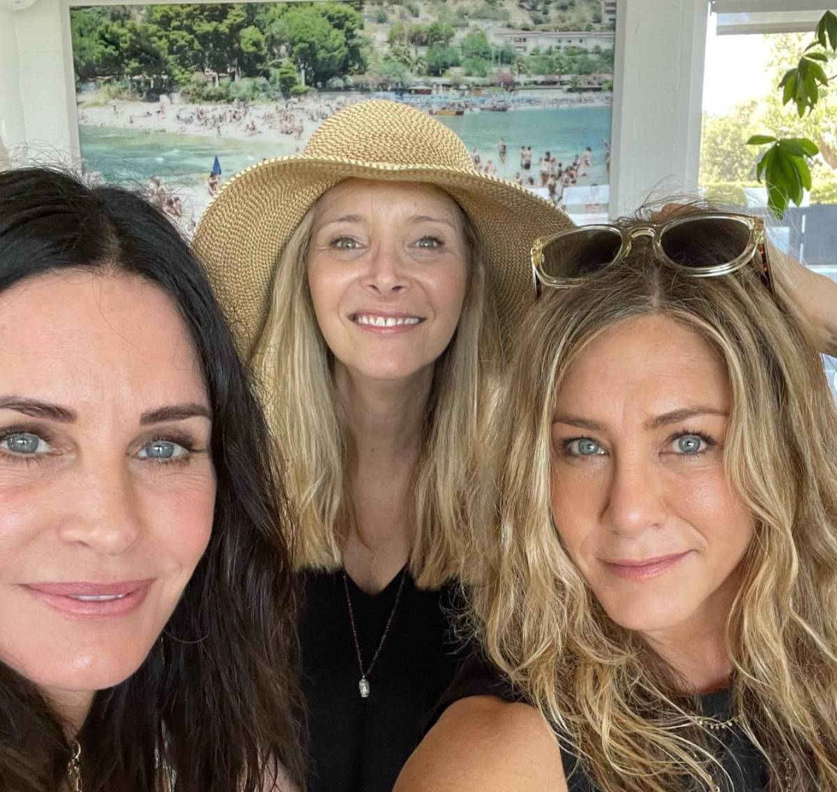 Jennifer Aniston y Courteney Cox celebran los 59 años de Lisa Kudrow