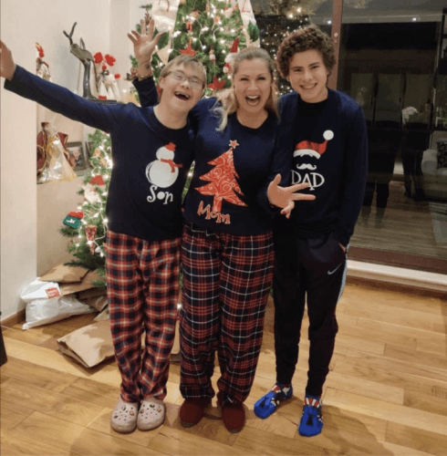 Por lo pronto, Lety ha dicho que sus hijos no quieren ver ni tienen buena relación con la actual esposa de su papá, como ella lo ha dicho. Y que por su lado, ella no tiene pleito con Yadhira, pues quien le falló en la relación fue Juan. Así que la visita de sus hijos a prisión sigue en veremos.