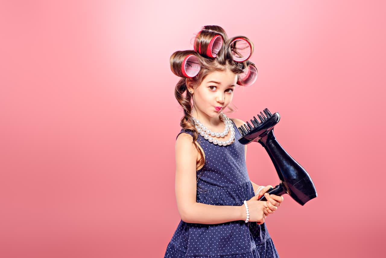 Todavía en 2015 se hablaba del Impuesto Rosa, o Pink Tax, el cual levantó un debate que acusaba a compañías que subían el precio a los mismos productos, pero elevando el precio en los que fueran dedicados a mujeres, generalmente diferenciados por el color rosa, como, por ejemplo: rastrillos, cremas, jabones, etc. Sin embargo, esto jamás se ha comprobado.