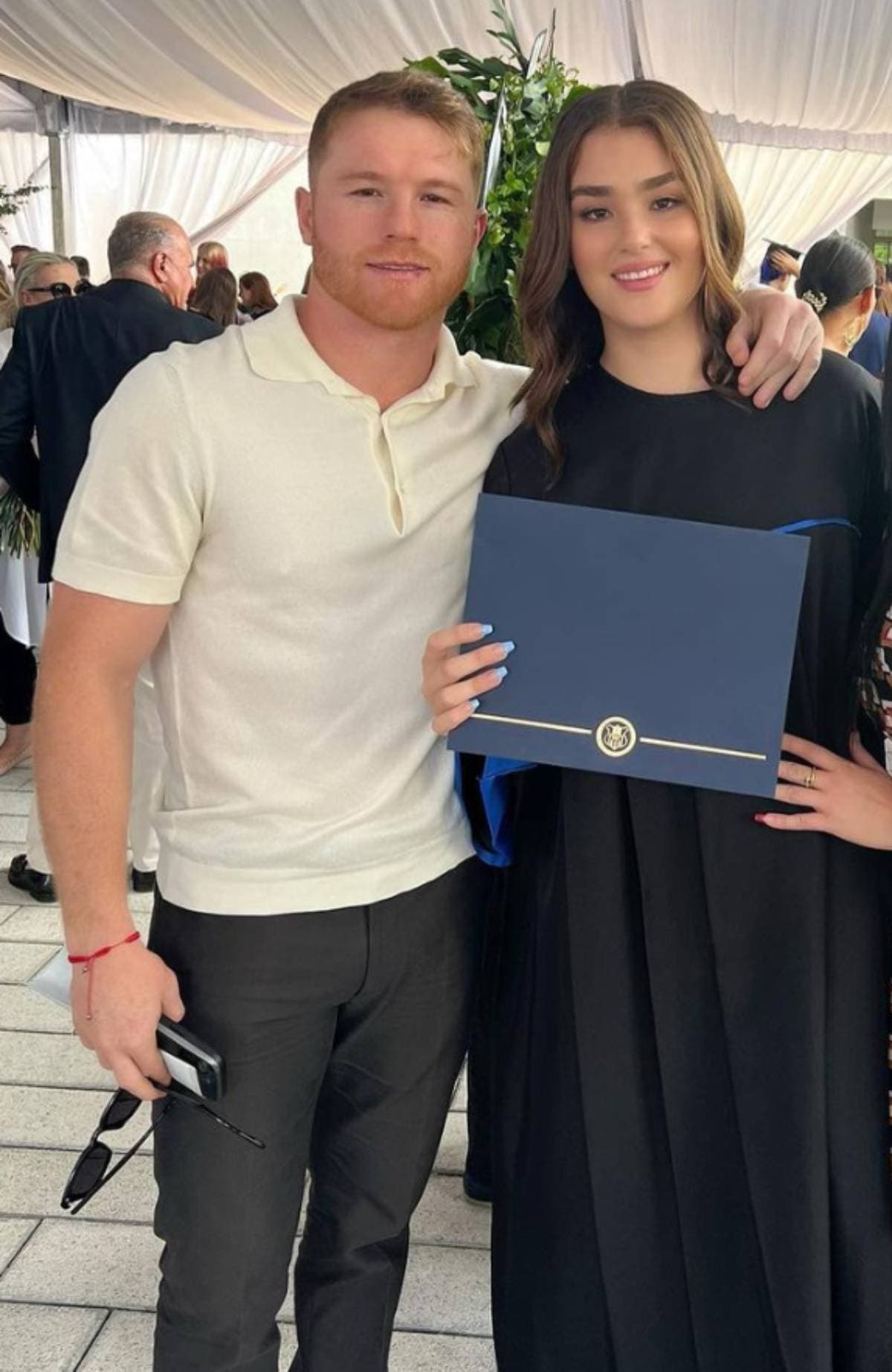 Canelo Álvarez da detalles de los XV años de su hija mayor