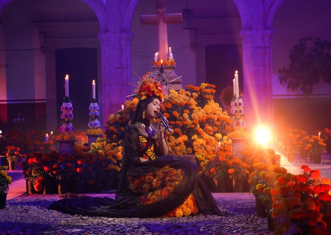 Ángela Aguilar luce espectaculares vestidos en ‘Mexicano hasta los huesos’