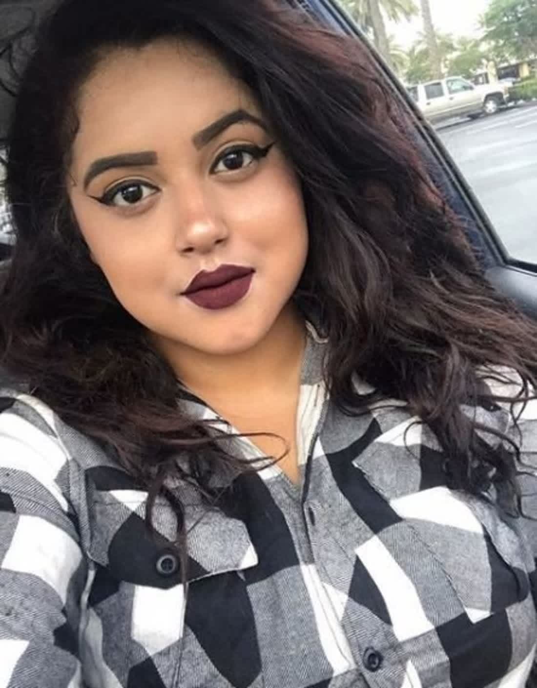 La hija de Lupillo Rivera, Abigail Rivera, abrió su corazón en mayo del 2018 para revelar que el bebé que perdió el bebé que estaba esperando. Con mucha tristeza, escribió un conmovedor mensaje a su hijo en el Día de las Madres. "Sé que nunca te tuve en mis brazos, pero te siento. Nunca hablamos, pero te escucho. Nunca te conocí, pero te amo. Eres mi ángel y algún día te tendré en mis brazos".