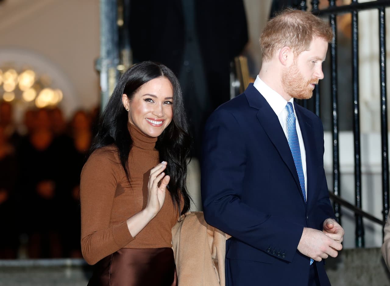 Meghan Markle y el Príncipe Harry anunciaron que dejarían sus roles como miembros principales de la Familia Real, una decisión poco usual, pero no tan sorprendente, debido a la polémica que rodeó a la pareja desde que anunciaron su romance. Estas son algunas razones que los convirtieron en los “rebeldes de la monarquía”.