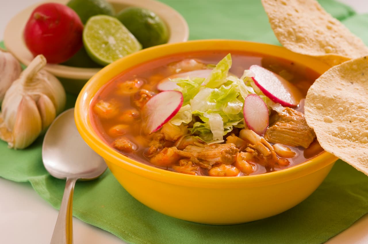 No te quedes con el antojo y prepara un delicioso pozole estilo Jalisco.