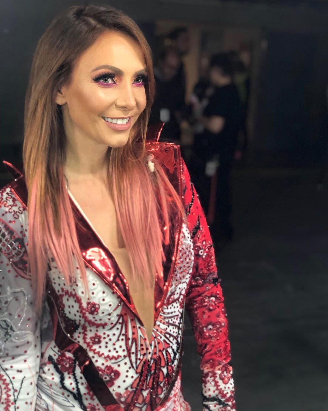 A pesar de que había dejado los escenarios para cumplir su sueño de ser madre, Erika compartió en junio que su embarazo ya no era de alto riesgo, por ello retomó algunos de los conciertos de la agrupación con la autorización de su médico. “Obviamente jamás me arriesgaría, tengo todo el apoyo del grupo para faltar, todo el tiempo que sea necesario, pero el doctor me dijo que después del cuarto mes de embarazo ya estábamos fuera de cualquier peligro”, relató a un programa de espectáculo.