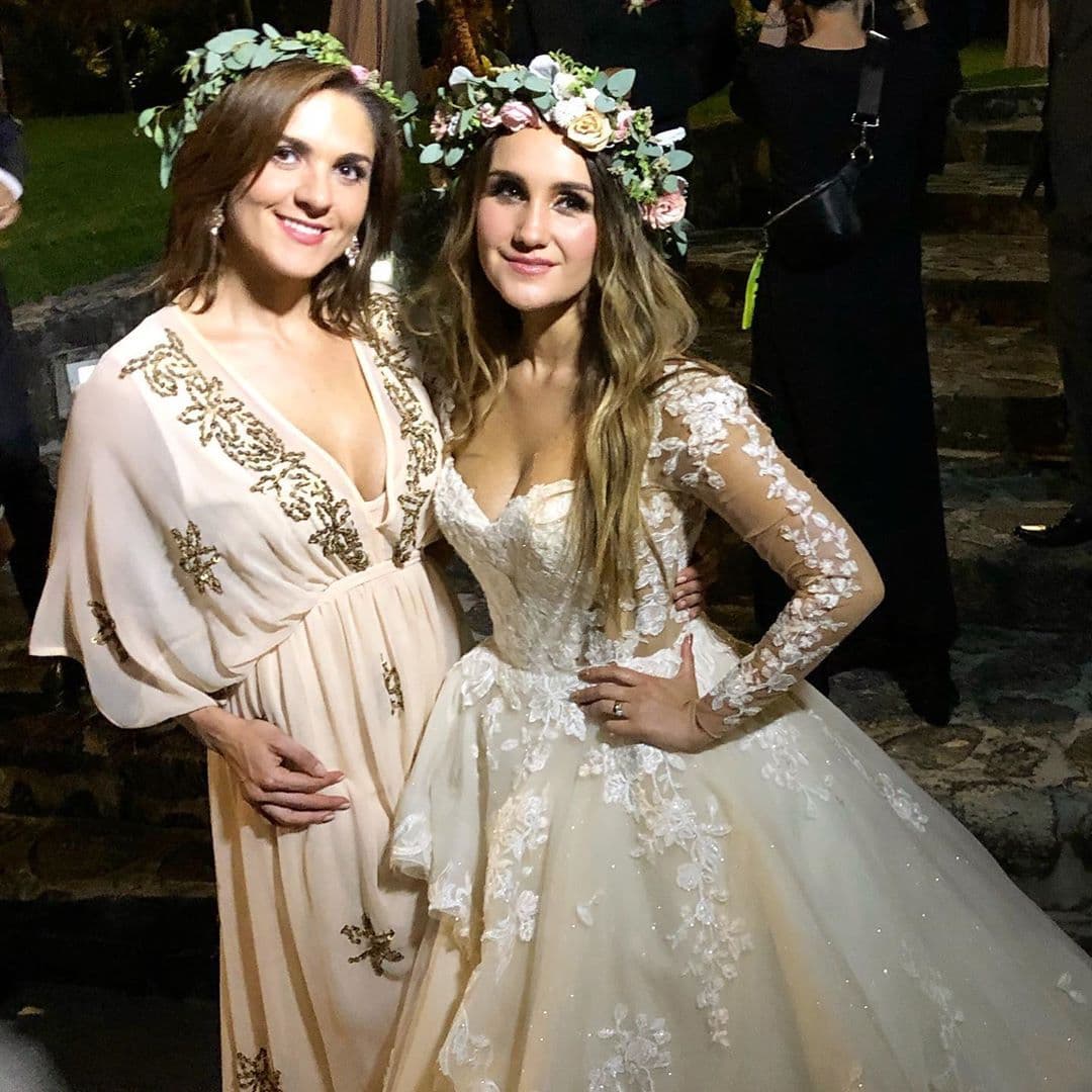 Zoraida Gómez y Dulce María son grandes amigas desde su participación en la telenovela Rebelde. Para el día de su boda, la actriz que interpretó a José Luján en dicha historia no podía faltar, por lo que Zoraida fue una de las invitadas de honor durante la noche, participando como dama de Dulce María.