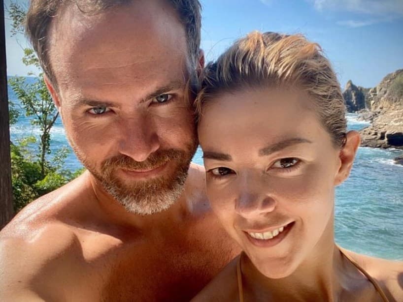 A través de varias entrevistas, Hayser ha descrito a Castillo como el amor de su vida y ha hablado de la admiración que siente por ella: “Fer no es solamente el amor de mi vida sino una de las actrices que más admiro y que más respeto y para mí el hecho de que siga creciendo y siga haciendo proyectos para mí es maravilloso, verla y admirarla todos los días de mi vida para mí es fundamental”.