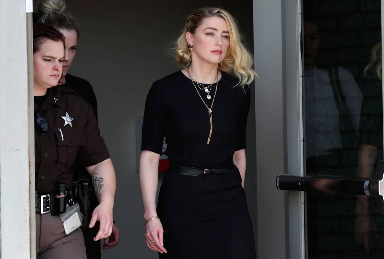 Amber Heard tras escuchar el veredicto.