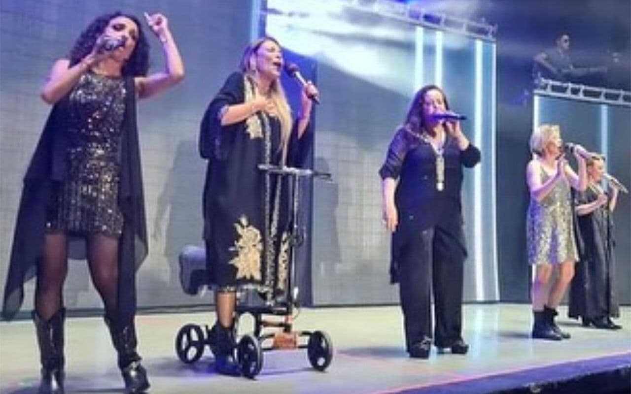 Ilse y Mimí de Flans sufren percances durante concierto