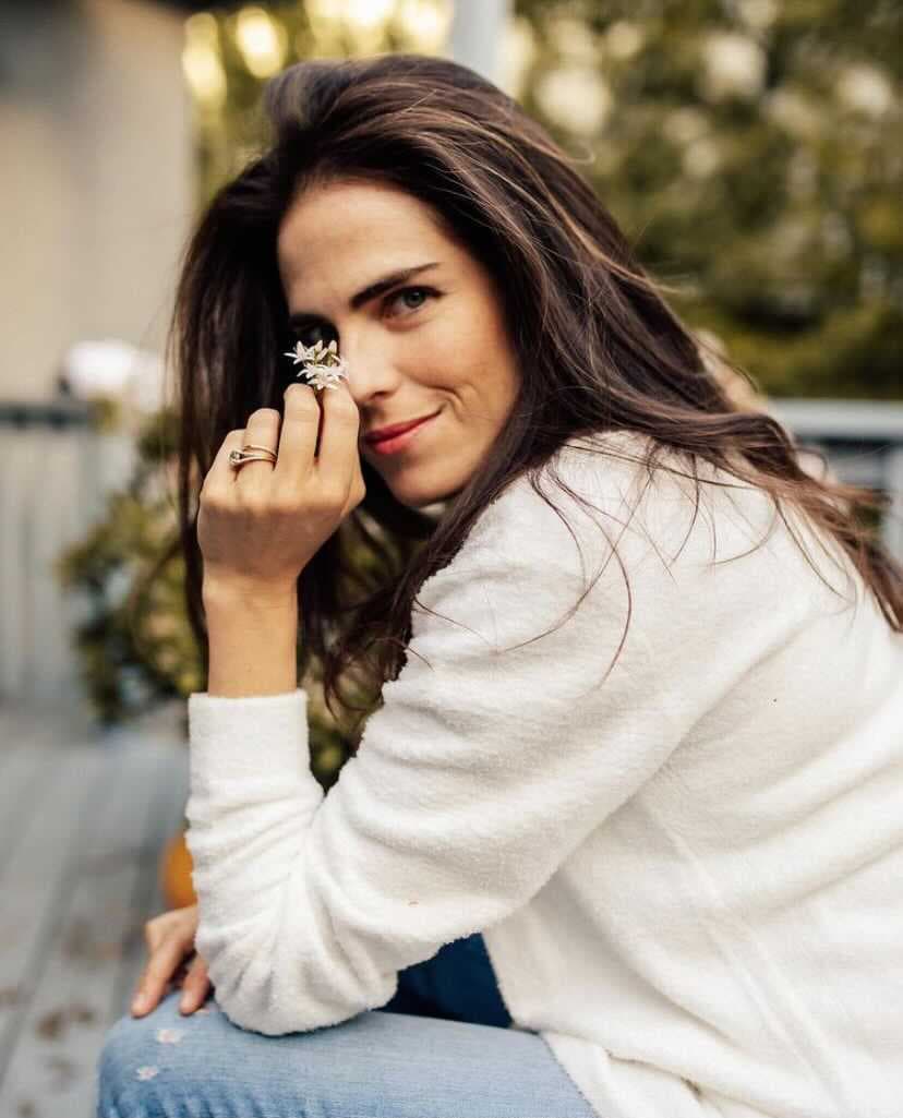 Karla Souza, comenzó en la telenovela ‘Verano de amor’ en 2009, melodrama producido por Pedro Damián. Pero la actriz se enfocó más en las series de televisión, para más tarde entrar al mundo cinematográfico. 
<br>
<br>Después de ‘Nosotros los nobles’, con la que ganó el Premio del Festival Pantalla de Cristal a la mejor actriz, Souza estuvo en filmes internacionales, pero su papel en ‘How to get away with muder’ hizo que se ganara el reconocimiento en Hollywood. 
<br>
