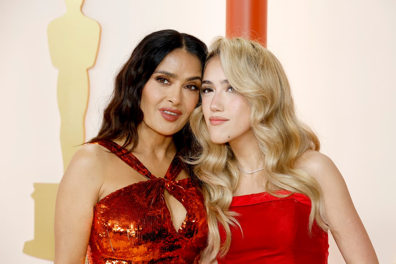 HOLLYWOOD, CALIFORNIA - MARCH 12: (L-R) Salma Hayek and Valentina Paloma Pinault attend the 95th Annual Academy Awards on March 12, 2023 in Hollywood, California. (Photo by Mike Coppola/Getty Images)