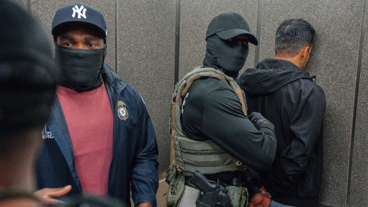¿Se puede comprobar que una persona es un agente legítimo de ICE? Abogado explica