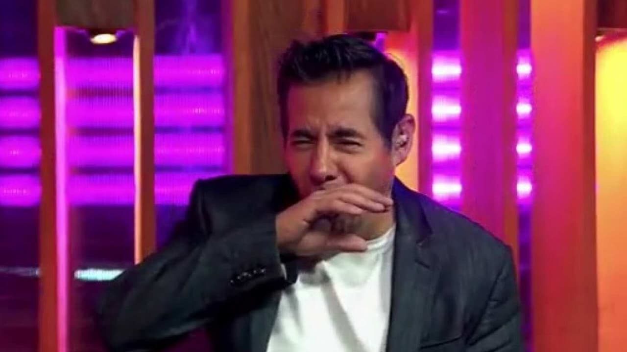 Yordi Rosado por poco no se aguanta el asco al comerse este taco