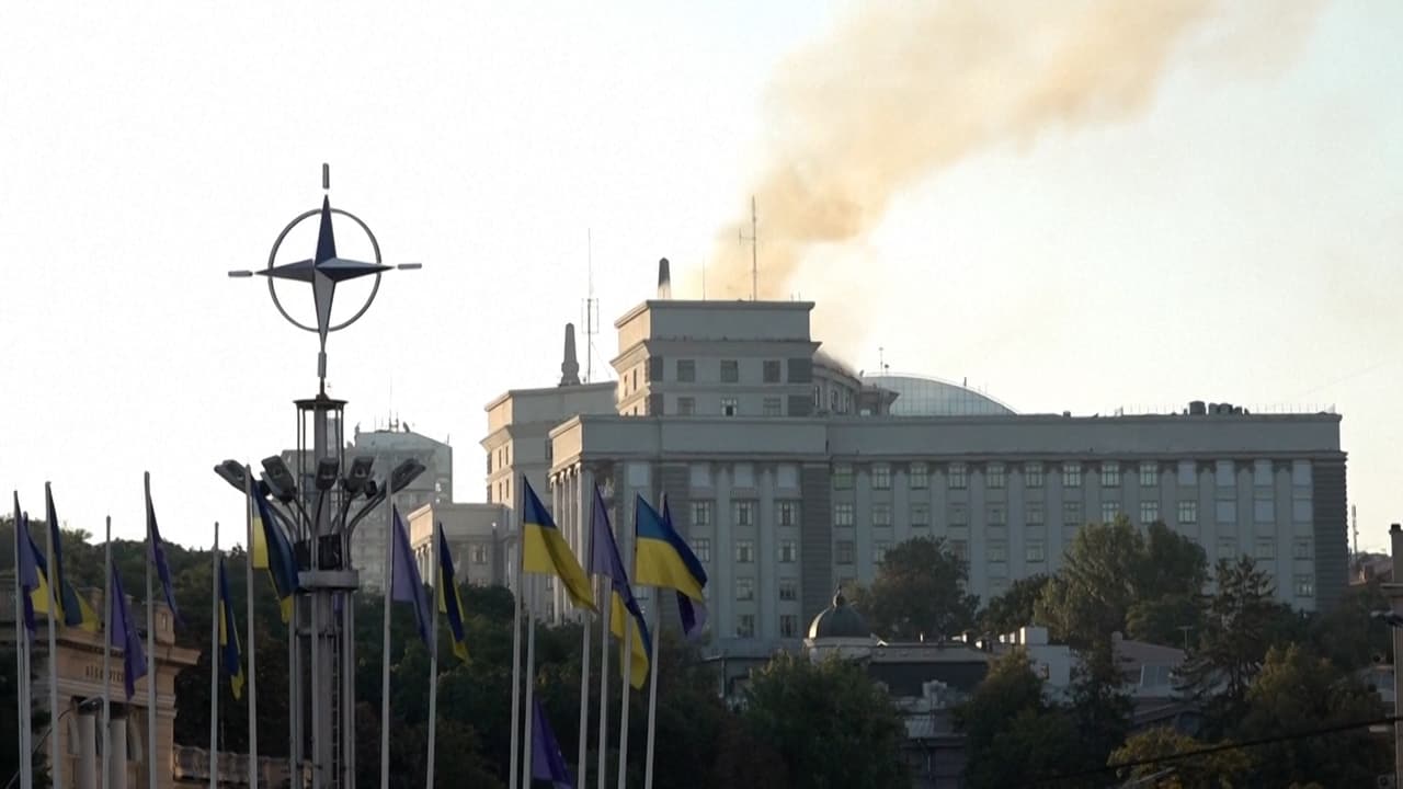 Rusia ataca por primera vez un edificio del gobierno de Ucrania: su mayor bombardeo aéreo