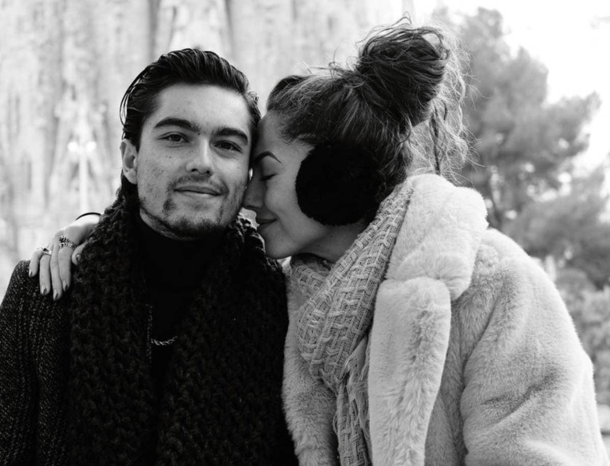 Bárbara Mori vacaciona junto a su novio, su hijo y su nuera en España