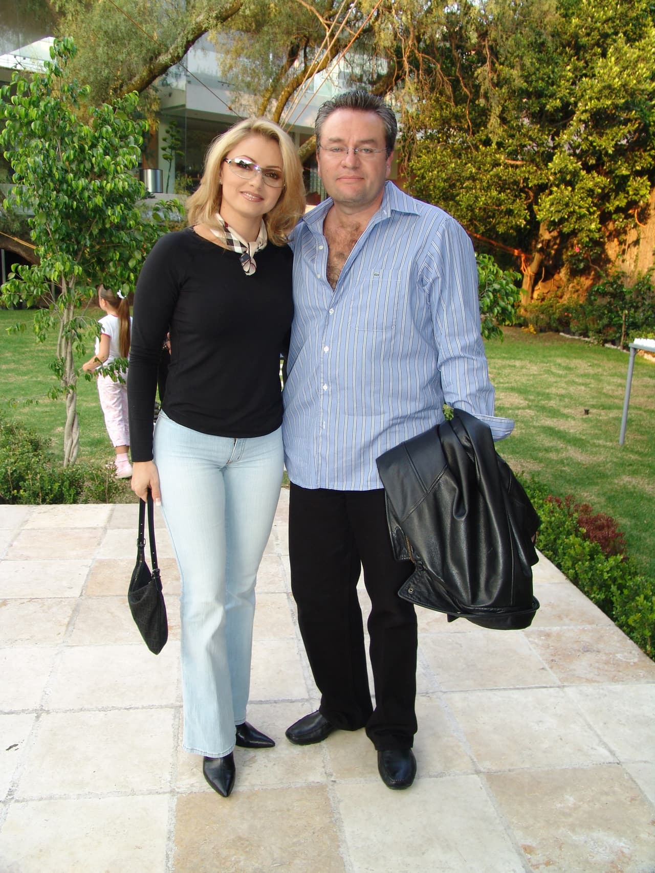 De acuerdo con El Universal y Clase, Angélica y José Alberto se casaron el 2 de diciembre de 2004 en la Iglesia de Nuestra Señora de Fátima y el 11 de diciembre de ese año realizaron una ceremonia de acción de gracias en las playas del puerto de Acapulco.