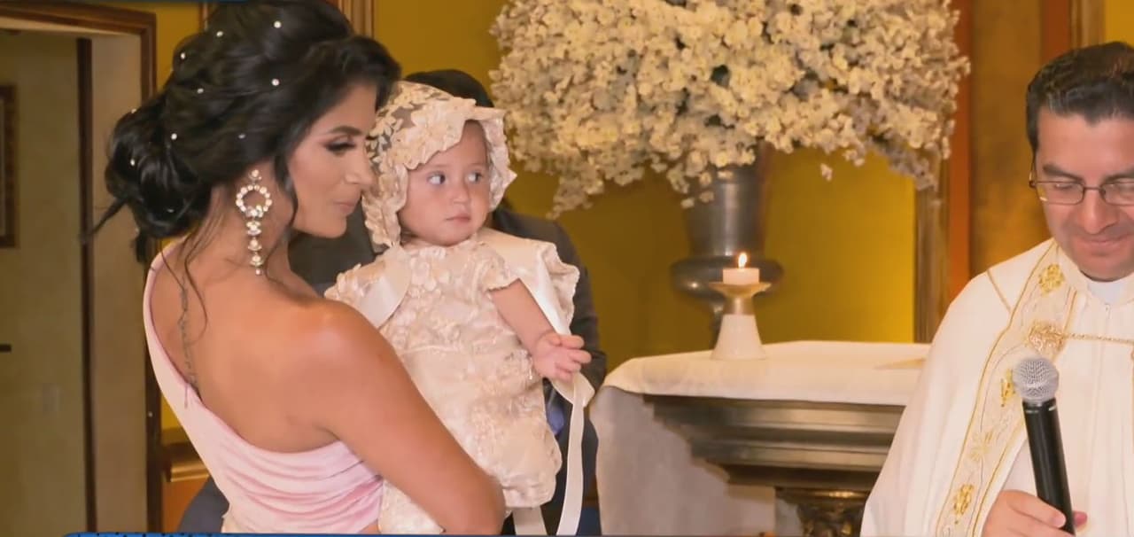 Por su parte, el cantante precisó: “Mi niña Gianna ya tenía sueño, gracias a Dios por darnos la bendición de bautizar a nuestra pequeña. Te amamos tú mami y yo, iniciamos el año con estas bendiciones y vamos a dar todo de nosotros para cumplir nuestros objetivos del 2020 de la mano de Dios”.