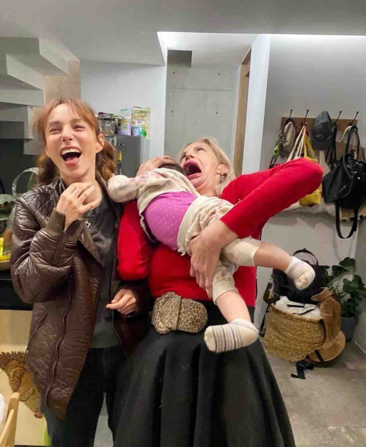 Alejandra Bogue disfruta ser la "abuela" de Emilia, la bebé de Natalia Téllez