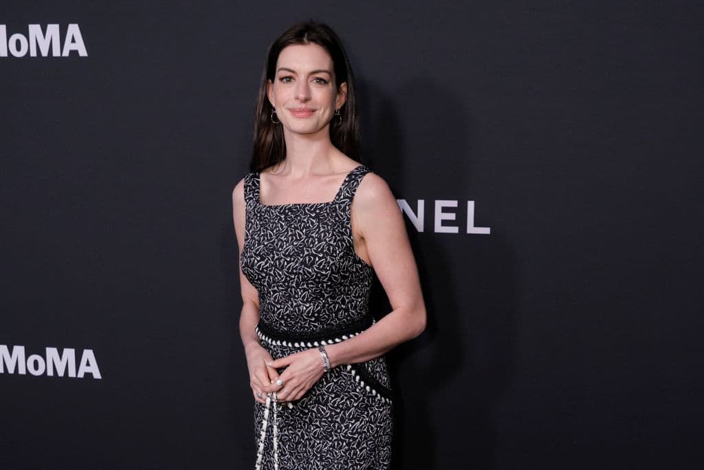 Anne Hathaway regresa a su look de 'El Diablo viste a la moda'