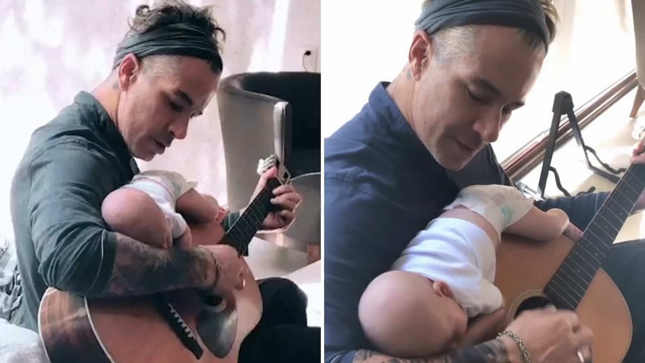 Le llueven críticas a Fernando Carrillo por la peculiar forma de dormir a su bebé