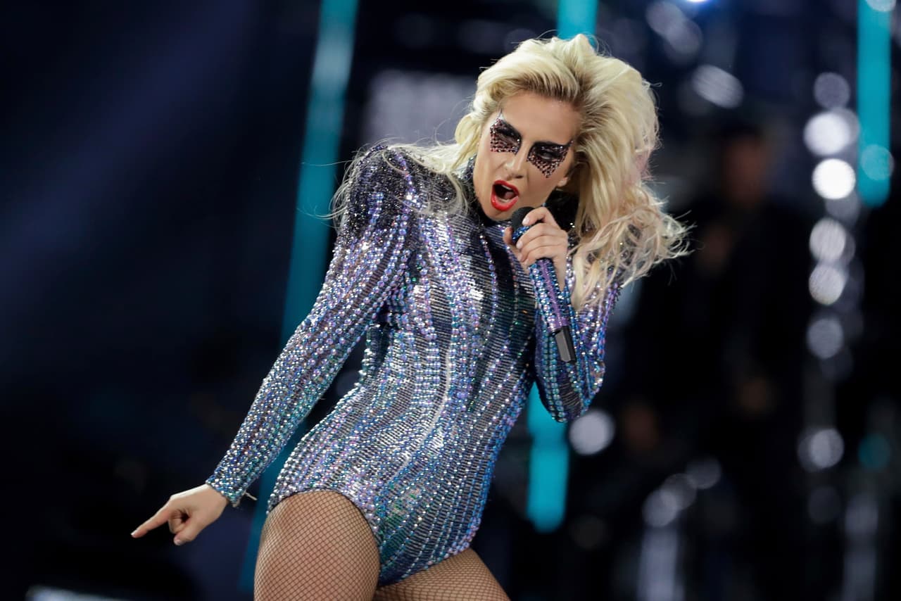 Durante el Super Bowl de 2017, Lady Gaga dio un show de medio tiempo increíble. Sin embargo, hubo quienes se enfocaron más en su apariencia y en la forma de su cuerpo en lugar de hablar del desempeño de la cantante. Las redes sociales se llenaron de gente criticándola.